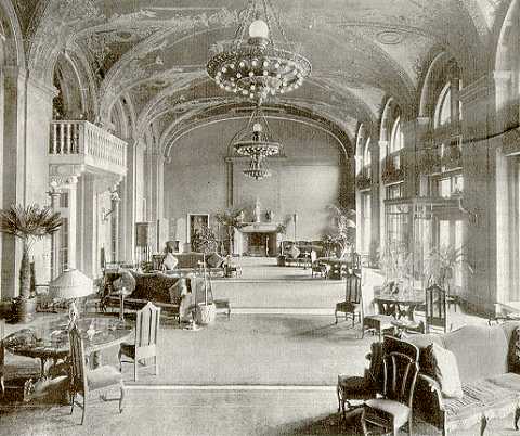 [Picture of Hotel Oakland lobby]